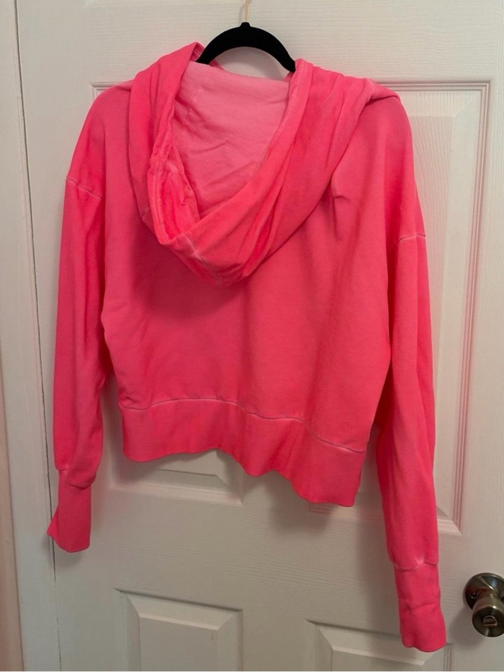 Joy Lab size M Hot Pink cropped workout hoodie with thumb holes - Picture 2 of 3
